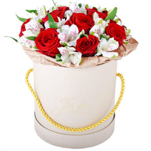 Сердце из роз и клубники Доставка цветов в Новосибирске