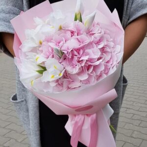 БУКЕТ С ГОРТЕНЗИЕЙ №2 Доставка цветов в Новосибирске