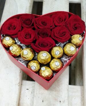 Сердце с конфетами Ferrero-Rocher Доставка цветов в Новосибирске