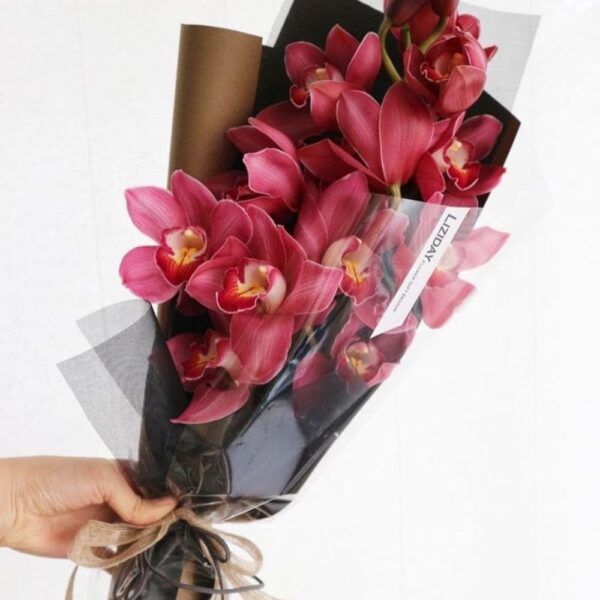 Орхидея в стильной упаковке Доставка цветов в Новосибирске 2