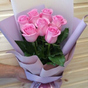 7 розовых роз в красивом оформлении+БЕСПЛАТНАЯ ДОСТАВКА Доставка цветов в Новосибирске