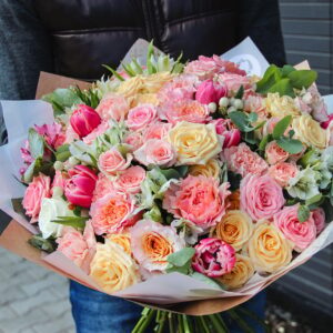 Шикарный букет для самой любимой Доставка цветов в Новосибирске