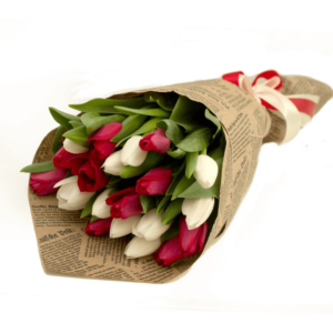 21 тюльпан разных цветов в упаковке крафт Доставка цветов в Новосибирске