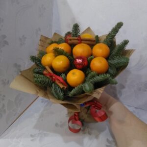 Букет Новогодний из мандарин Доставка цветов в Новосибирске 2